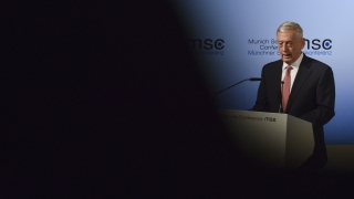 Не сме в Ирак, за да грабим петрол, уверява шефът на Пентагона