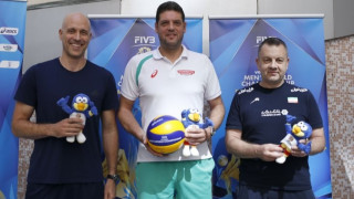 Селекционерът на волейболния отбор на САЩ Джон Спероу участва в официалната