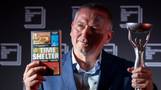 Дълга опашка се изви на Панаира на книгата пред Националния