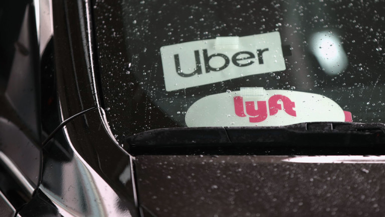 Услугите на Uber и Lyft са по-скъпи от всякога