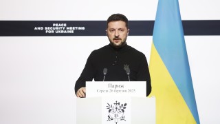 Украинският президент Володимир Зеленски който говори по телевизията с журналисти