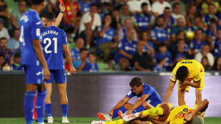 Бразилецът Рафиня и старши треньорът Шави Ернандес получиха червени картони