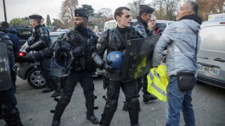 Шофьори във Франция блокират пътища срещу вдигането на акцизите върху горивата