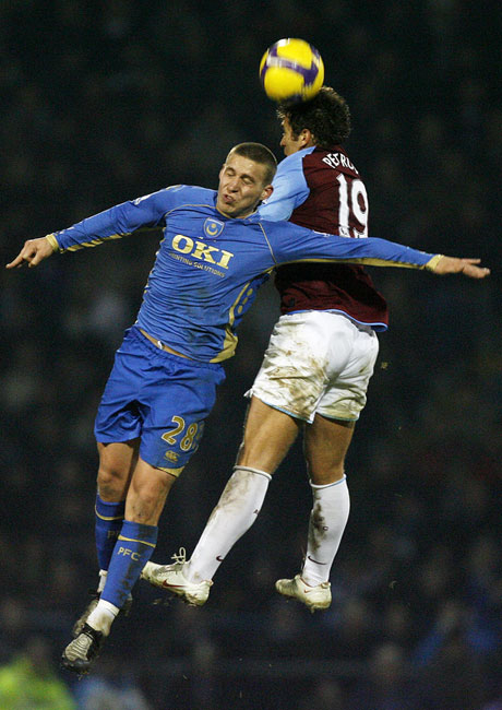 Болтън взе Шон Дейвис