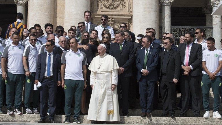 Папата пришпори световните лидери да се вслушат в "плача на Земята" 