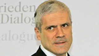 Заплашиха сръбския президент във Фейсбук