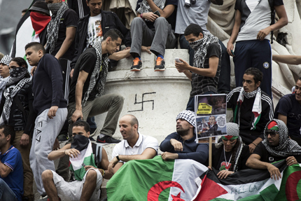 "Смърт за евреите" се чува по улици и площади в Европа