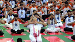 Йога свързва света, убеден индийският премиер