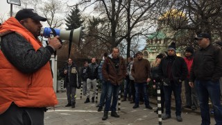 Таксиметровите шофьори в цялата страна излизат на протест Те