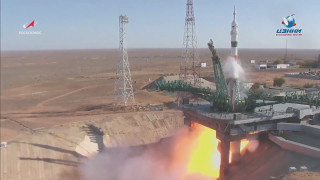 Двама руски космонавти и астронавт от НАСА се отправиха към