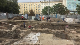 Археолози продължават разкопките и проучванията на площад Света Неделя в
