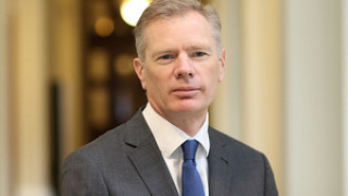 Британският посланик в Иран Робърт Макеър е арестуван в