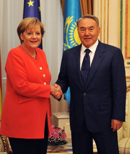 Назарбаев печели вота в Казахстан