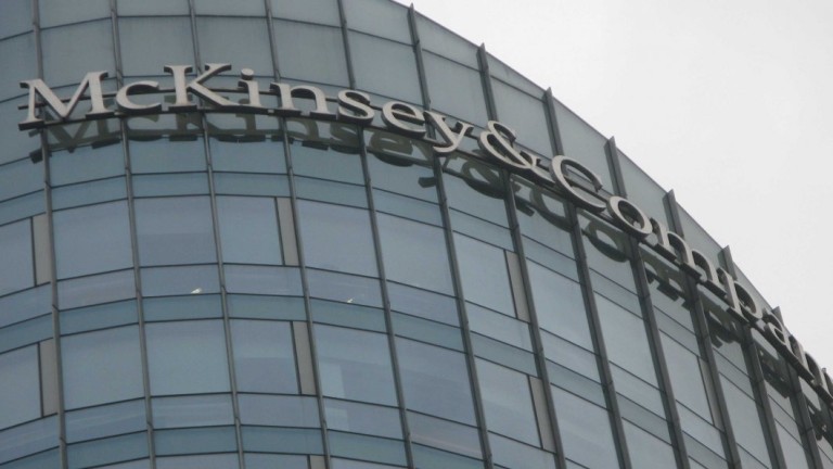 Разследват McKinsey за консултирането на фалирали бизнеси