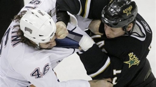 Лидерът на запад губи нещастно, преследвачът бие убедително