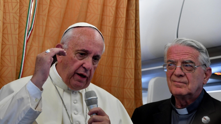 Църквата трябва да поиска прошка от гейовете и маргинализираните, убеден папа Франциск