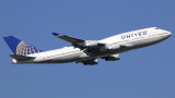  Служителите на United Airlines могат да запазят работата си, в случай че се имунизират 