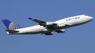 Гума на основния колесник се откачи при излитане на Боинг 757