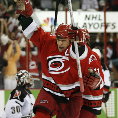 Каролина обърна Торонто за 3:2