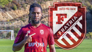 Крилото на втородивизионния Фратрия Дилан Лорис Джуниър Абе кара тестове с