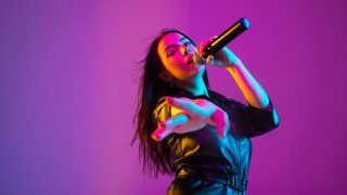 Ах февруари ти сладък месецо на виното и любовта А