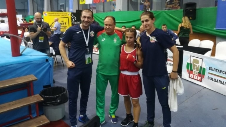 Две българки си осигуриха медали от Европейското по бокс