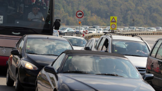 До 13 ч днес движението при км 361 на АМ