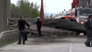 Мост се срути върху автомобил край Девня