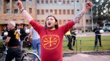 Македонското общество разграничено 12 дни преди националното допитване 