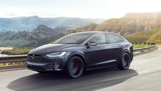 Tesla изтегля за ремонт повечето стари Model X заради проблеми с волана