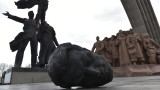  Украйна продължава с премахването на монументи от руската ера 