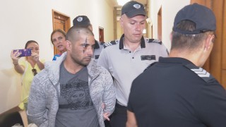 Постоянен арест за мъжа, ранил нарочно двама полицаи при гонка в Бургас