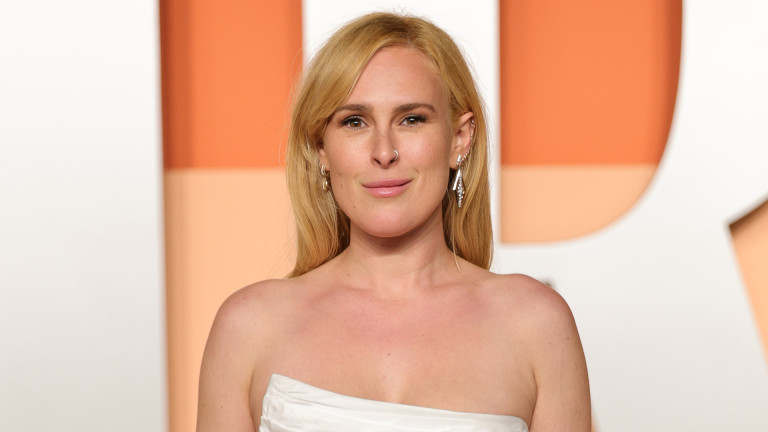 Защо Румър Уилис работи на четири места, за да се издържа