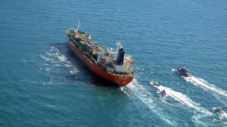 Бреговата охрана на Индонезия залови ирански супертанкер заподозрян в нелегално прехвърляне на
