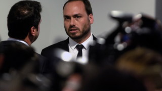 Син на Болсонару под прицел след коментар за демокрацията