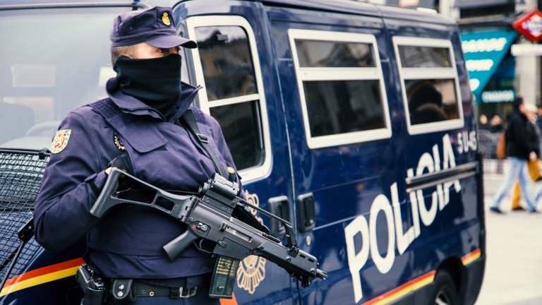 Френските граничари, заедно с испанската полиция, провеждат интензивни проверки на