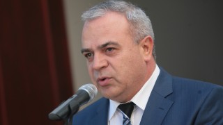 Снощи са арестувани двама полицаи Един редови полицай е хванат