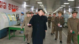 Севернокорейският лидер Ким Чен ун е ръководил военни маневри на ракетните