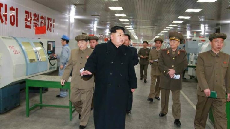 Северна Корея проведе военни маневри