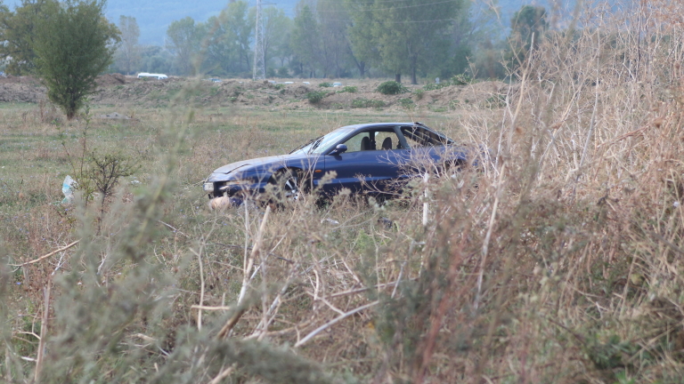 Млад шофьор изхвърча от пътя с висока скорост край Казанлък, загина