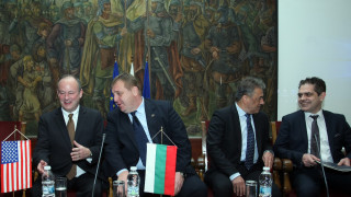 Осъществяване на проектите за модернизация на армията и заедно с