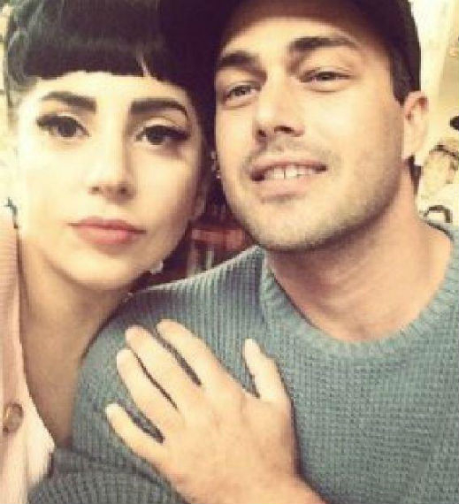 Лейди Гага иска  сватбата да бъде "семейно тържество"