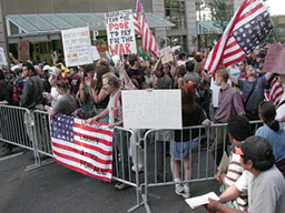 Хиляди протестират срещу имиграционната политика на Буш 