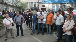 50 данъчни служители отново излязоха на протест пред Териториалната дирекция
