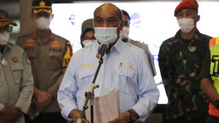 Над 60 жертви на самолетната катастрофа в Индонезия 