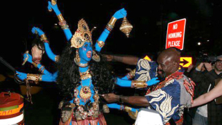Хайди Клум разгневи индуистите с костюм на богинята Кали
