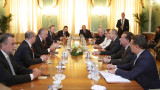  Президентът търси словашка поддръжка за пакета 