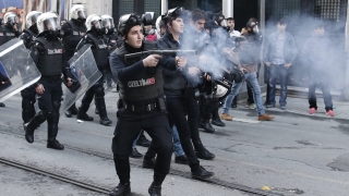 Турската полиция уби две екстремистки в Истанбул 