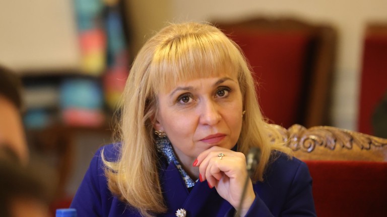 Омбудсманът Диана Ковачева критикува матурите за 12 клас неяснота