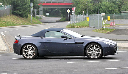 Заснеха кабрио моделът на Vantage